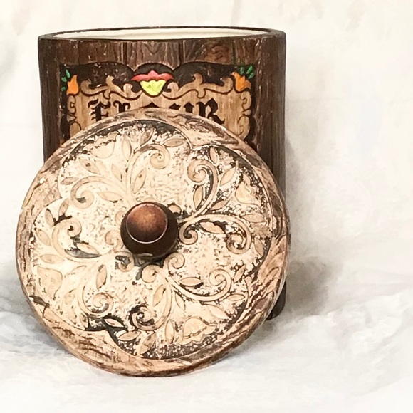 Vintage Flour Storage Contianer - Picture 5 of 8